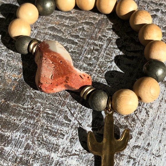 🌵Desert Cactus Gemstone Stretch Bracelet🌵 - Picture 2 of 2